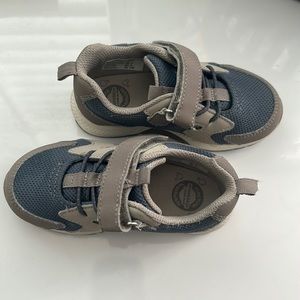 Stride Rite Sneakers👟